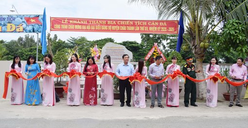 Khánh thành bia chiến tích Cản Đá