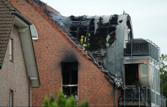 Đức: Máy bay hạng nhẹ đâm vào tòa chung cư làm 3 người thiệt mạng