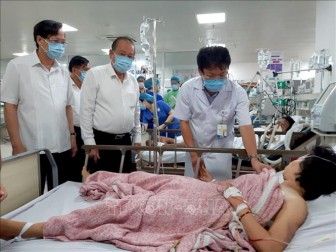 Vụ lật xe khách tại Quảng Bình: Phó Thủ tướng yêu cầu huy động mọi lực lượng cứu chữa các nạn nhân
