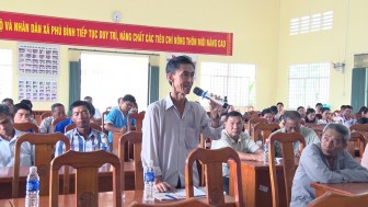 Cử tri huyện Phú Tân kiến nghị cần quan tâm công tác xây dựng Đảng và phòng, chống dịch COVID-19