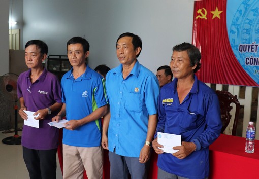 Đóng góp phát triển quê hương