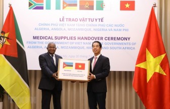 Dịch COVID-19: Việt Nam trao tặng vật tư y tế hỗ trợ các nước châu Phi