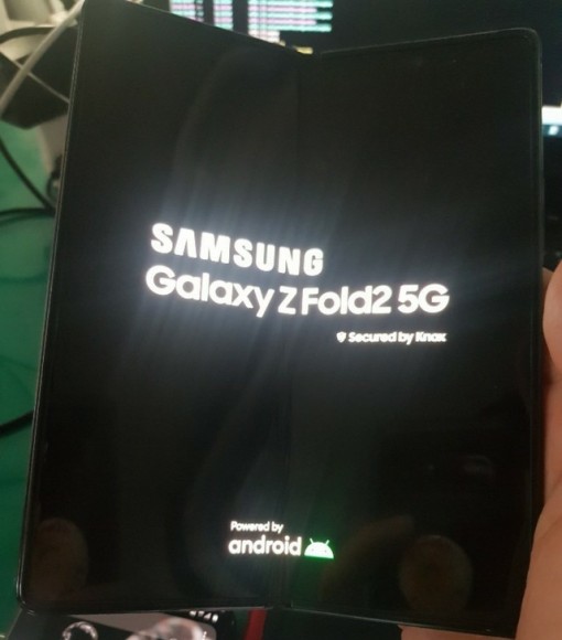 Smartphone màn hình gập thế hệ mới của Samsung lần đầu lộ ảnh thực tế