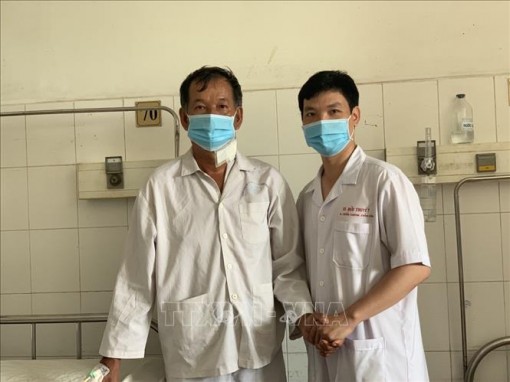 Cần Thơ: Cứu sống bệnh nhân bị đạn bi găm vào cột sống cổ