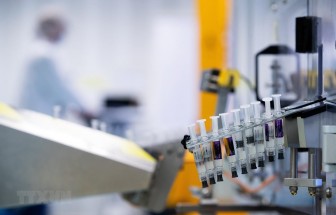 EU hoàn tất đàm phán với Sanofi về nguồn cung vắcxin ngừa COVID-19
