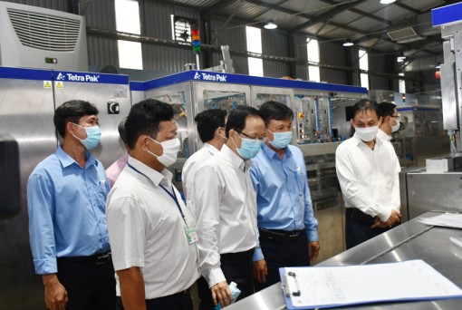 Thứ trưởng Bộ Ngoại giao Lê Hoài Trung làm việc tại Bến Tre