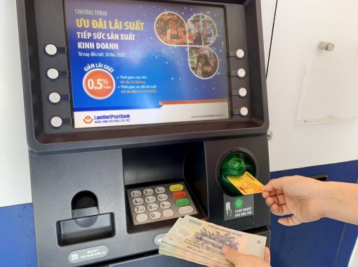 Đẩy mạnh chi trả lương hưu, trợ cấp bảo hiểm xã hội và bảo hiểm thất nghiệp không dùng tiền mặt qua hệ thống ngân hàng
