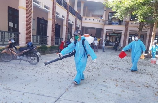 Quảng Nam phong tỏa, phun thuốc khử trùng chợ đầu mối Tam Kỳ