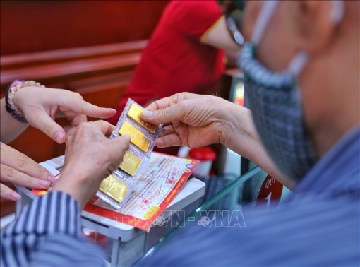 Giá vàng 'mất' gần 2 triệu đồng/lượng so với đầu giờ sáng