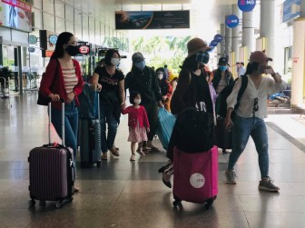 7 chuyến bay đưa 1.400 khách mắc kẹt rời Đà Nẵng về Hà Nội, TP.HCM