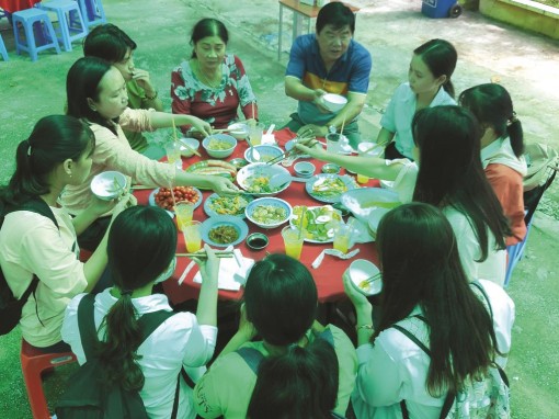 Mùa thi qua những tấm lòng thiện nguyện