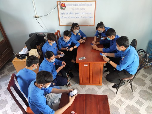 An Giang: Lượng cài đặt ứng dụng Bluezone tăng hàng ngày