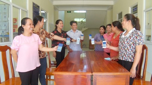 100% công chức, viên chức, lao động Tri Tôn sử dụng ứng dụng Bluezone