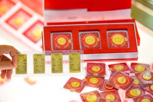 Giá vàng hôm nay 18-8: Sức mua tăng vọt, lại tăng dựng đứng