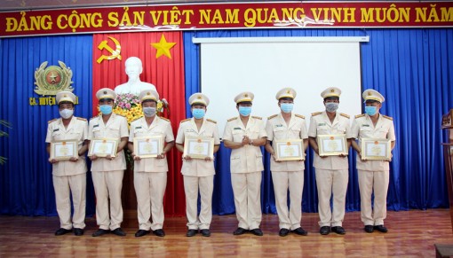 Công an huyện Chợ Mới tổ chức gặp mặt kỷ niệm 75 năm ngày truyền thống Công an nhân dân