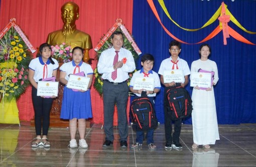 Công đoàn tiếp bước cùng con đoàn viên, người lao động vào năm học mới