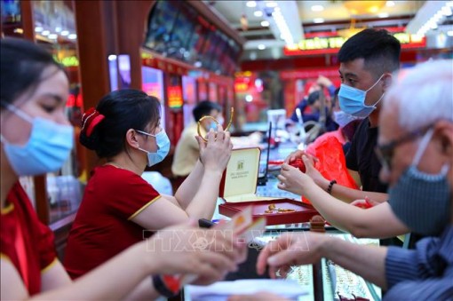 Giá vàng chiều 19-8 tuột mốc 58 triệu đồng/lượng