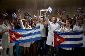 Cuba tiếp tục cử bác sỹ hỗ trợ Venezuela chống dịch COVID-19