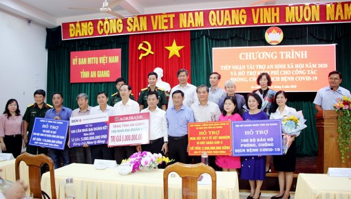 UBMTTQVN tỉnh An Giang tiếp nhận hơn 12,6 tỷ đồng tài trợ an sinh xã hội năm 2020 và hỗ trợ phòng, chống COVID-19