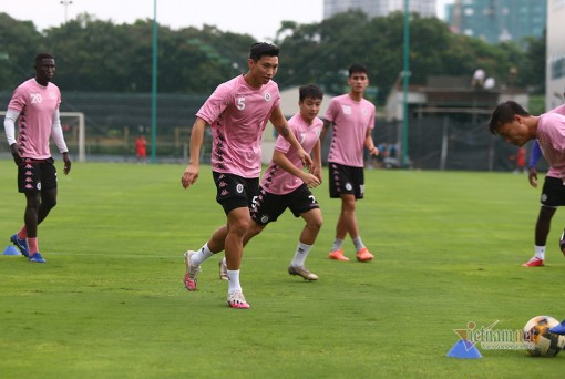 Văn Hậu bất ngờ tăng giá sau khi chia tay Hà Lan