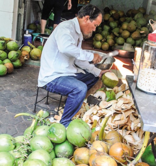 Giá dừa tươi giảm, dừa khô tăng