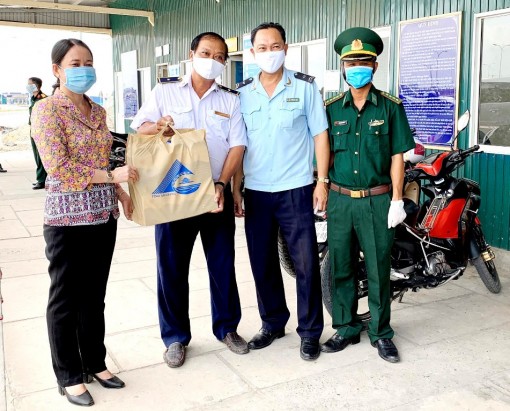 Đoàn kết ứng phó đại dịch COVID-19