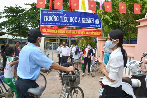An Phú: tiếp nhận 378 học sinh từ Campuchia trở lại trường