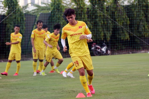 Ba cầu thủ U22 Việt Nam chấn thương phải nghỉ tập