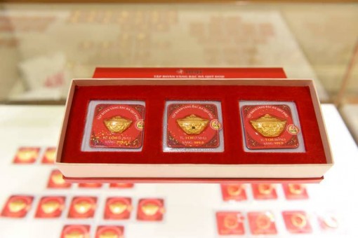 Giá vàng hôm nay 27-8: USD tăng trở lại, vàng lao dốc