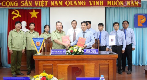 Cục Quản lý thị trường An Giang ký kết phối hợp với Công ty TNHH MTV Xăng dầu An Giang về quản lý kinh doanh xăng dầu