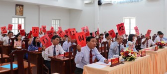 HĐND huyện Phú Tân họp lần thứ 13