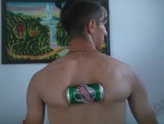 Chàng trai Cuba lập kỷ lục Guiness bóp vỡ lon bia bằng xương bả vai