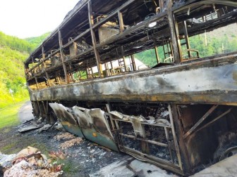 Đắk Lắk: Xe khách giường nằm bốc cháy và bị thiêu rụi trong đêm