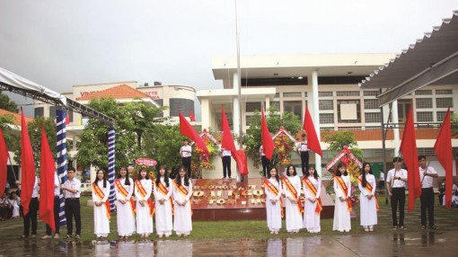 Trường THPT chuyên Thoại Ngọc Hầu và Thủ Khoa Nghĩa khai giảng năm học mới vào ngày 5-9