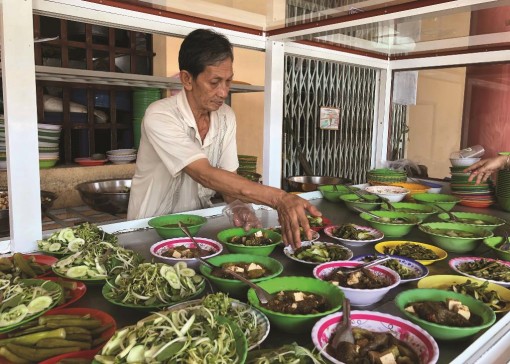 Bữa ăn ấm lòng du khách
