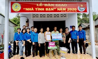 Đoàn trường Đại học An Giang: Trao nhà Tình bạn cho đoàn viên khó khăn