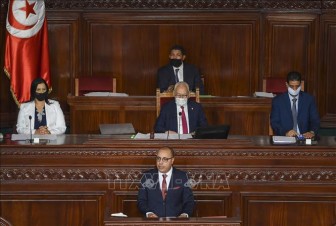 Các thành viên chính phủ mới của Tunisia tuyên thệ nhậm chức