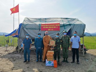 Ban Trị sự Giáo hội Phật giáo Việt Nam tỉnh An Giang  tặng quà các chốt phòng, chống dịch bệnh COVID-19 huyện Tịnh Biên