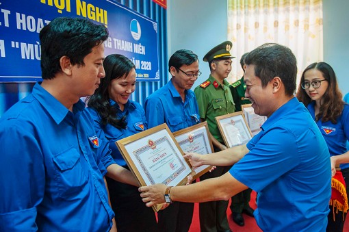 Tổng kết Tháng Thanh niên và Chiến dịch “Mùa hè tình nguyện”