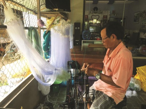 Nghề làm ngư cụ vào vụ mùa sản xuất