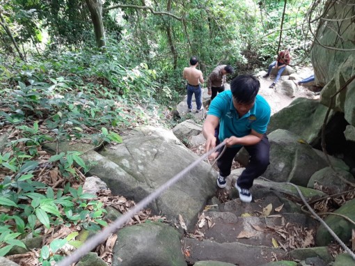 Leo núi rèn sức khỏe