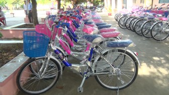 Thêm 50 xe đạp cho học sinh nghèo Tri Tôn