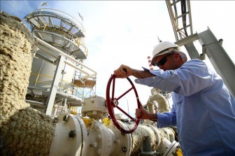 Giá dầu thế giới giảm gần 2% trong phiên giao dịch 10-9