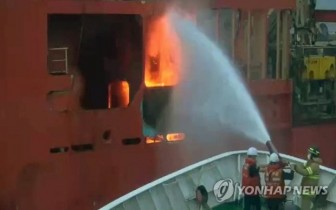 Hàn Quốc: Cháy tàu có 10 người Việt Nam, không ai bị thương nặng
