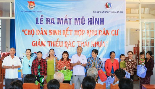 Ra mắt mô hình "Chợ dân sinh kết hợp khu dân cư giảm thiểu rác thải nhựa”