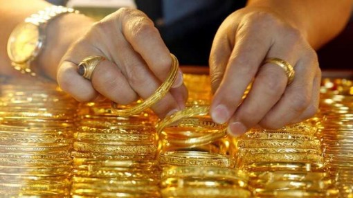 Giá vàng Châu Á lên mức cao nhất trong gần hai tuần qua