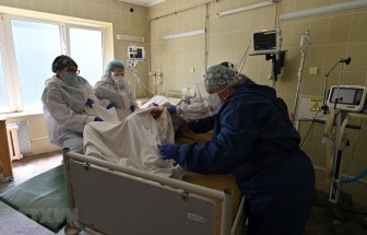 Số ca tử vong ở Ukraine cao, bệnh viện ở Ấn Độ thiếu oxy trầm trọng