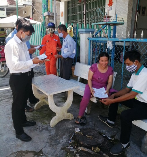 Điện lực Phú Tân đẩy mạnh triển khai thực hiện thanh toán tiền điện không dùng tiền mặt
