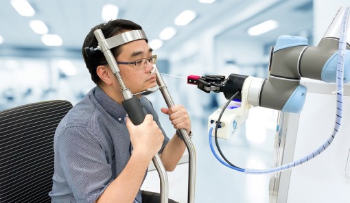 Robot lấy mẫu xét nghiệm COVID-19 nhanh và an toàn