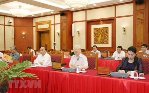 Bộ Chính trị làm việc về chuẩn bị đại hội các đảng bộ trực thuộc TW